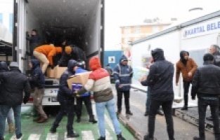 Kartal Belediyesi’nin Yardım Tırları, deprem bölgelerine hareket etti