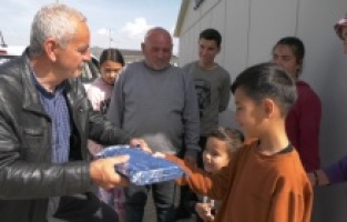 Başkan Böcek depremzede çocukların isteğini karşılıksız bırakmadı
