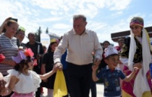 Seyhan'da 23 Nisan başka güzel