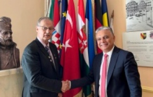 Muratpaşa ve Zigetvar kardeş kent oldu