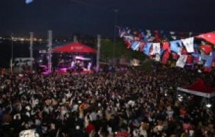 Küçükçekmece'de 19 Mayıs Mert Demir ile kutlandı