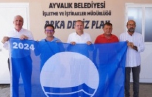Ayvalık Belediyesi, kazandığı Mavi Bayraklar için tören düzenledi