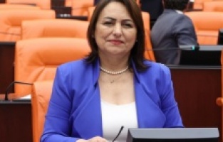 “Çekin ellerinizi hekimlerin üzerinden”