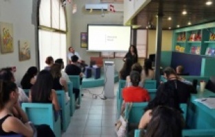 İzmir Büyükşehir'in Müzik Kütüphanesi’nde notalar kitaplardan taşıyor