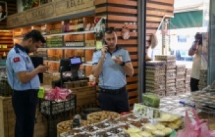 Karşıyaka Belediyesi bir ayda 4 bin iş yerine denetim yaptı