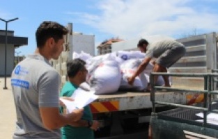 Antalya Büyükşehir’den Gazipaşa ve Elmalılı üreticilere yem desteği