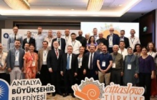 Foça’ya ‘‘Misafirperverlik, Farkındalık ve Eğitim Ödülü’’