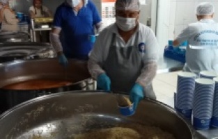 Alanya Aşevi ihtiyaç sahiplerinin yanında