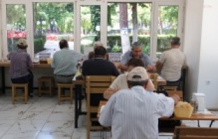 Aydın Büyükşehir Belediyesi’ne ait Park Kafe, uygun fiyatlarıyla beğeni topluyor