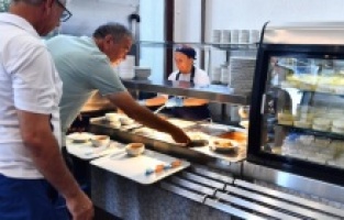 İzmir Büyükşehir, Kent Lokantası'nın 3'üncüsünü Karabağlar'da açtı