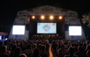 Kadıköy Belediyesi'nin düzenlediği Uluslararası Kalamış Yaz Festivali başladı