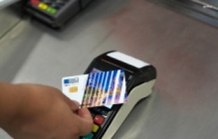 Kadıköy Belediyesi'nin ihtiyaç sahibi ailelere ekonomik desteği sürüyor