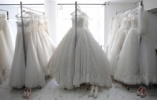 Konak Belediyesi’nden genç çiftlere ücretsiz gelinlik desteği