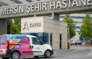 Mersin Büyükşehir Belediyesi’nin “Onkoloji Hasta Servis Aracı” hizmeti sürdürüyor