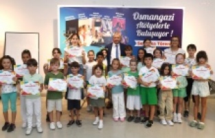 Osmangazi Belediyesi'nin Çocuk Drama Atölyesi'nde sertifika heyecanı