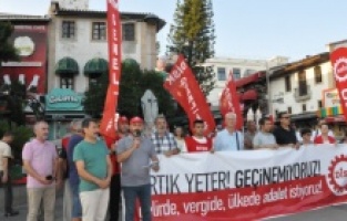 DİSK'ten Antalya'da "Artık Yeter" eylemi
