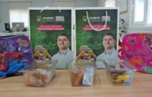 Ataşehir'de öğrencilere kırtasiye ve beslenme yardımı