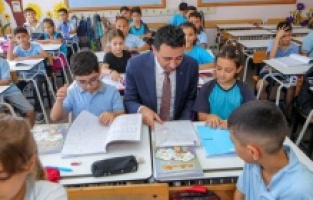 Başkan Önal'dan öğrencilere sürpriz ziyaret