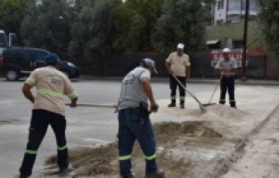 Ceyhan Belediyesi'nden Yol ve Kaldırım Onarım Seferberliği