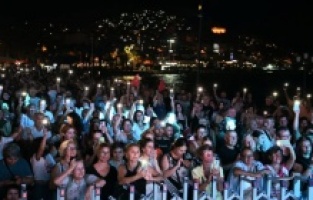 Kuşadası'nda coşkulu kurtuluş kutlaması