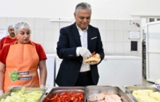 Muratpaşa’dan öğrencilere ‘okul menüsü’ desteği