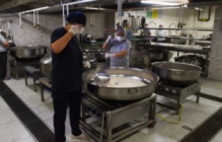 Vatandaş ucuz ve sağlıklı yemek yesin diye ‘Seyhan Mutfak’ kapılarını açıyor