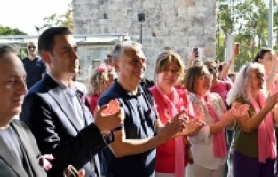 Başkan Uysal’dan meme kanseri farkındalık yürüyüşüne destek