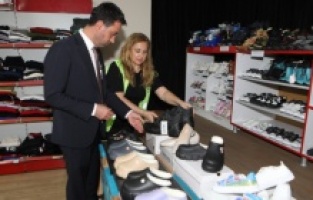 Bayraklı'da sosyal market açıldı