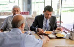 Bayraklı'da üçüncü kent lokantası açıldı