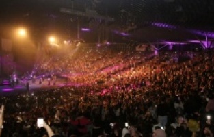 Küçükçekmece'de Hande Yener ile coşkulu kutlama