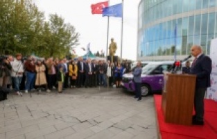 Küçükçekmece'de ücretsiz "Anne Taksi" hizmeti başladı