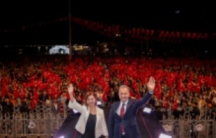 Vahap Seçer: “Bizim Cumhuriyetimiz devrim demektir”