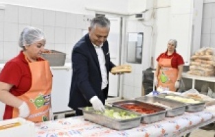 Başkan Uysal: "Çocuklarımız açlıkla sınanmamalı"