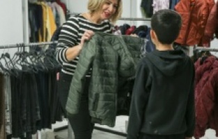 Konak’ın Giysi Market’inde Kış Dayanışması