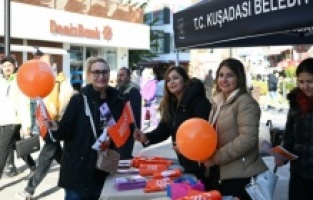 Kuşadası'nda Kadına Yönelik Şiddete Karşı etkinlik