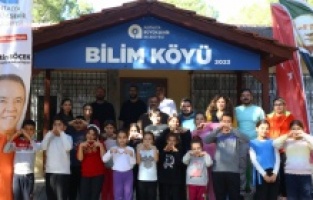 Öğrenciler ara tatillerinde Bilim Köyü'nde eğlenerek öğreniyor