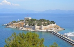 Türkiye'nin ilk tematik Deniz Ticaret Tarihi Müzesi Kuşadası'nda açıldı