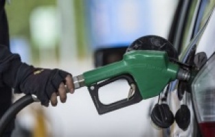Benzine büyük zam geldi