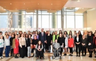 Konyaaltı Belediyesi, kadının gücünü sanatla kutladı