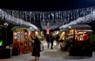 Kuşadası'nda yılbaşı eğlenceleri başladı