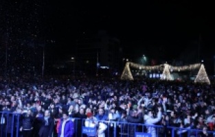 Antalyalılar yeni yıl coşkusunu Cumhuriyet Meydanı’nda yaşadı