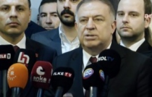 CHP'den Beşiktaş Belediyesi önünde açıklama