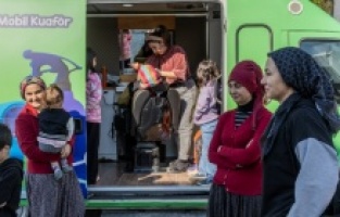 Mezitli Belediyesi'nin "Mobil Kuaför Aracı" yüreklere dokunuyor