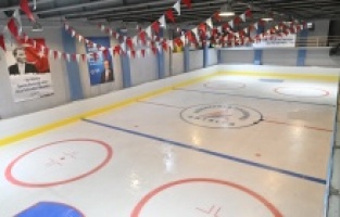 Muratpaşa'da yenilenen buz pisti 27 Ocak’ta açılıyor