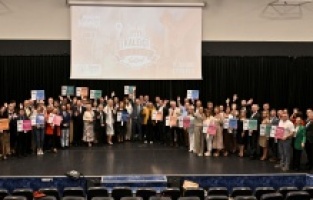 Muratpaşa yeni yıl heyecanını 21 şehirle paylaştı