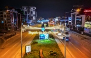 Bursa caddeleri ‘Ramazan’ için süslendi