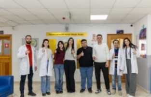 Mersin Büyükşehir, öğrencilerin ve ailelerin yüzünü güldürüyor