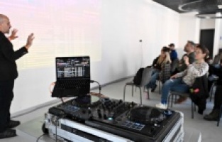 Muratpaşa Belediyesi'nden DJ atölyesi