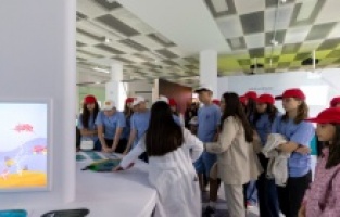 Mersin'de çocuklar 100. Yıl İklim ve Çevre Bilim Merkezi'nde buluştu