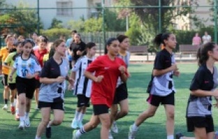 Ankara Büyükşehir'den ücretsiz kız futbol okulu